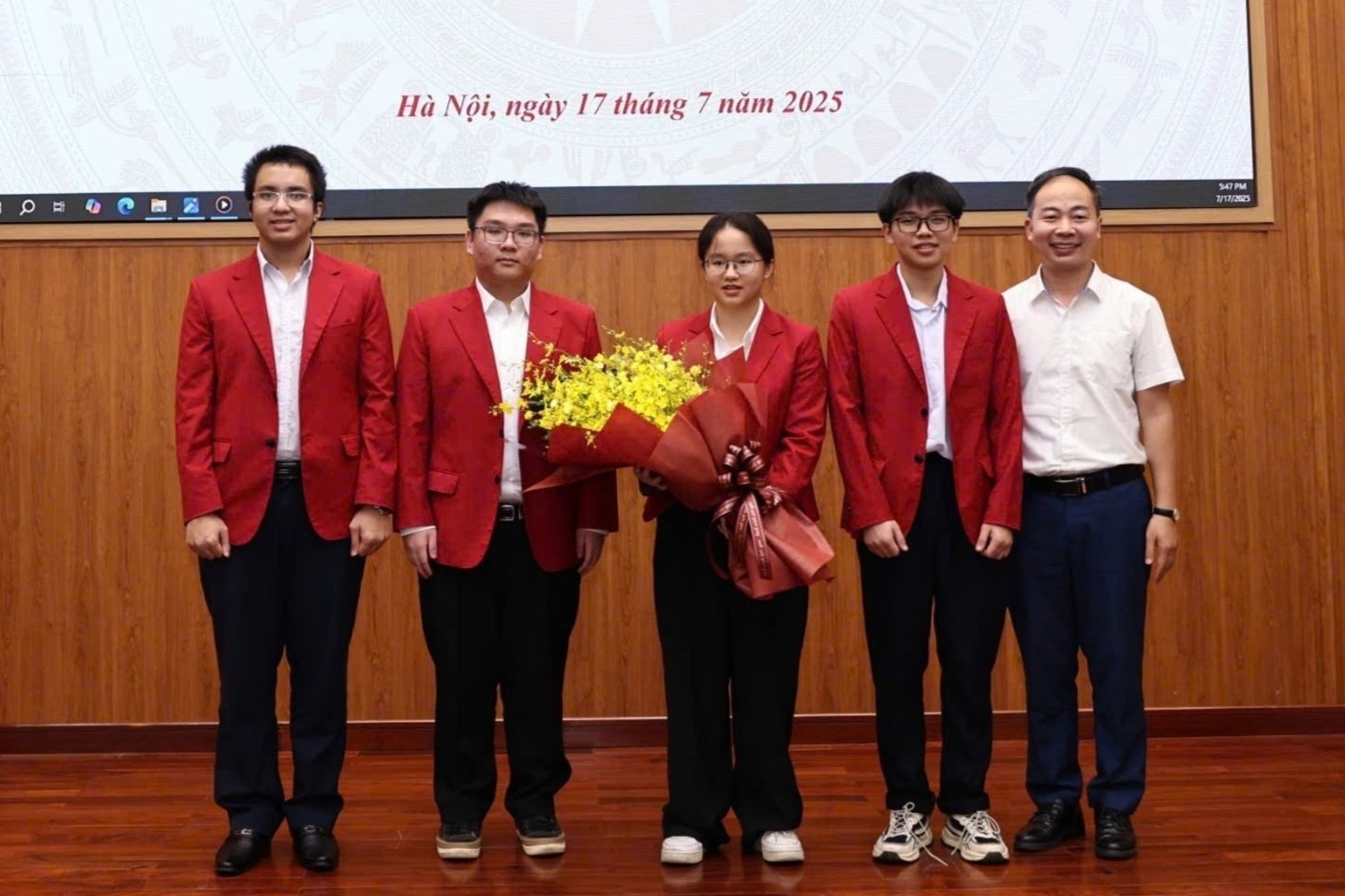 Viet Nam vao top 10 Olympic Sinh hoc quoc te hinh anh