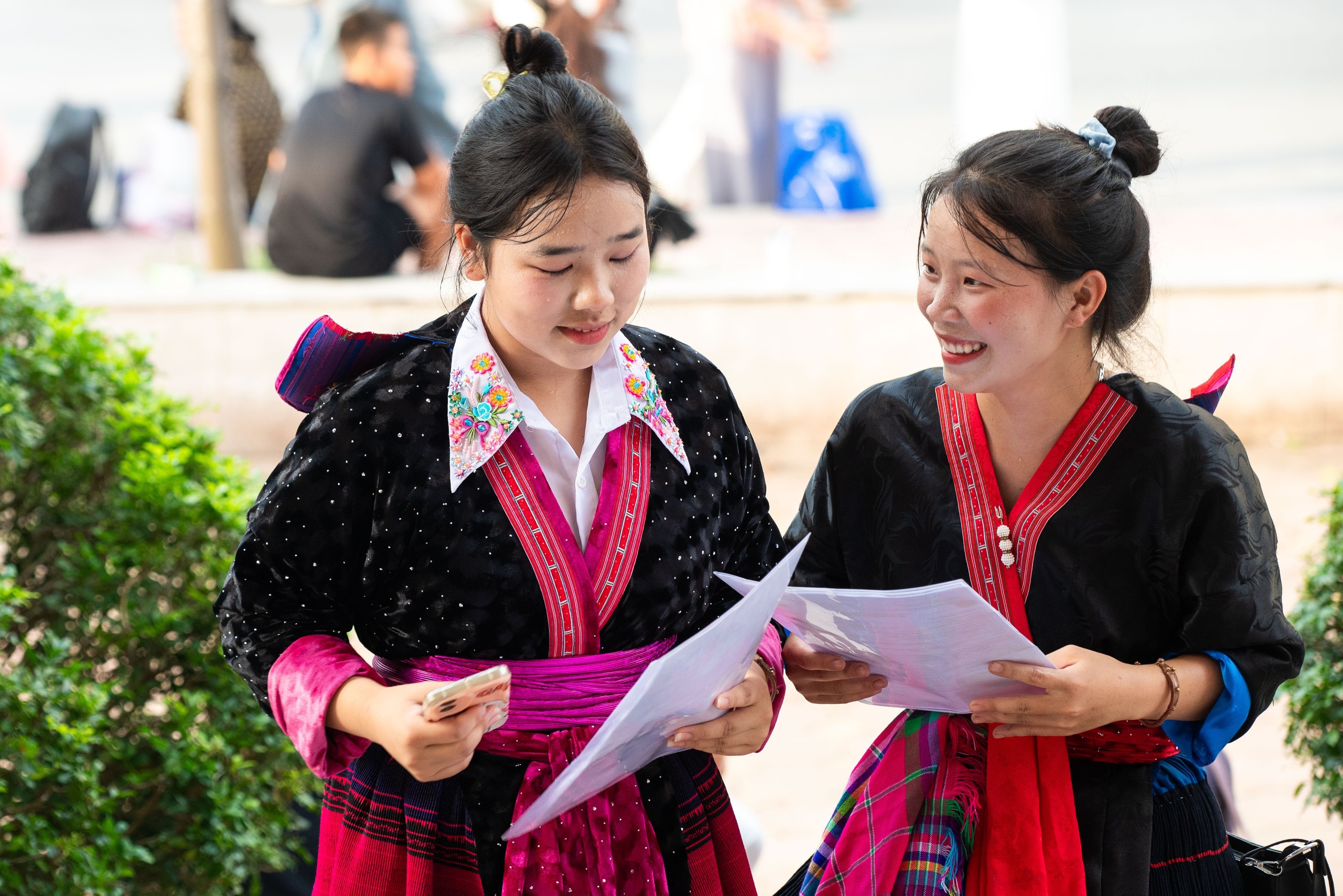 'Than toc' xay dung 100 truong noi tru tai xa bien gioi hinh anh