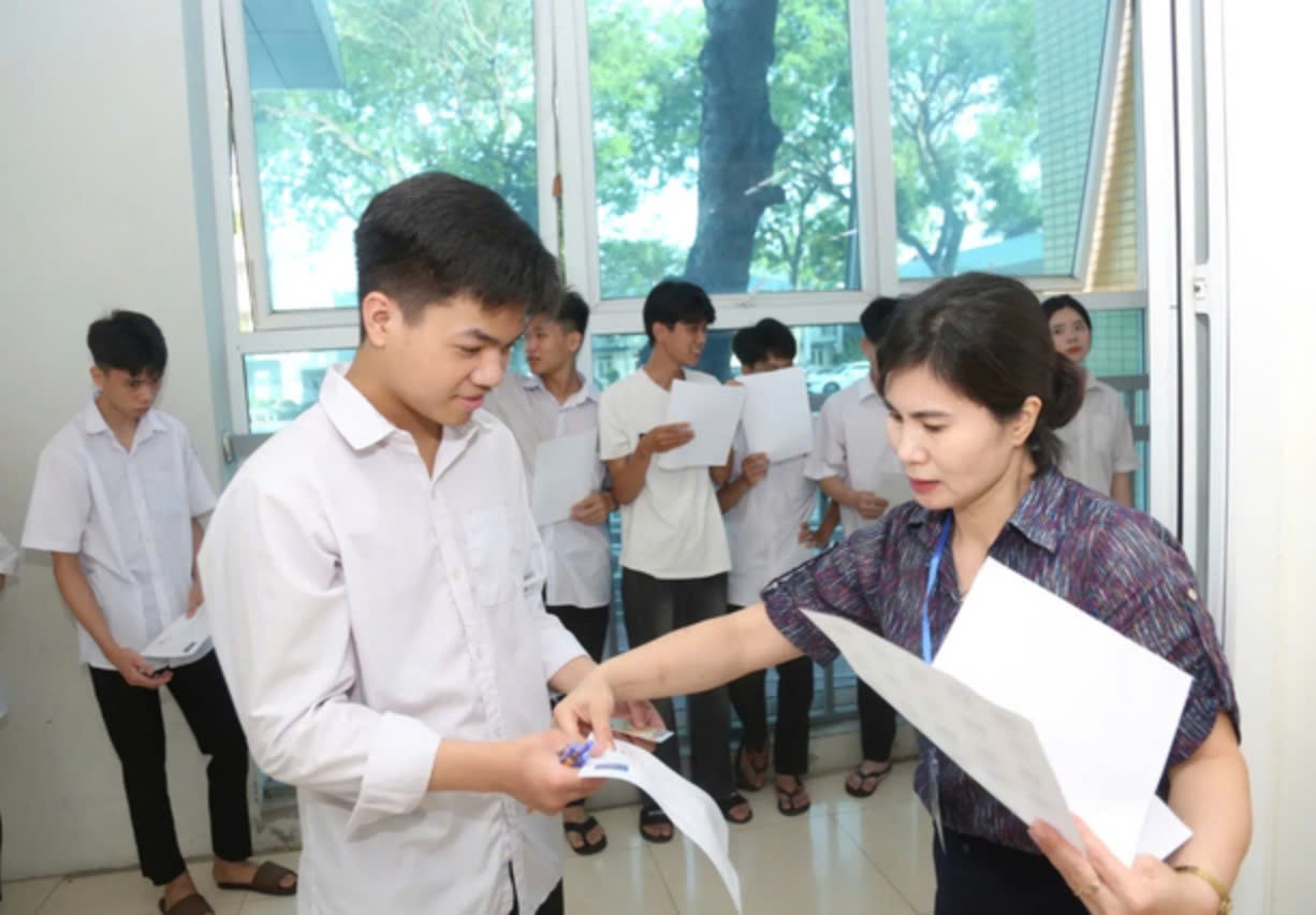 Tam hoan nghia vu quan su cho xet tuyen dai hoc, thi sinh can lam gi? hinh anh