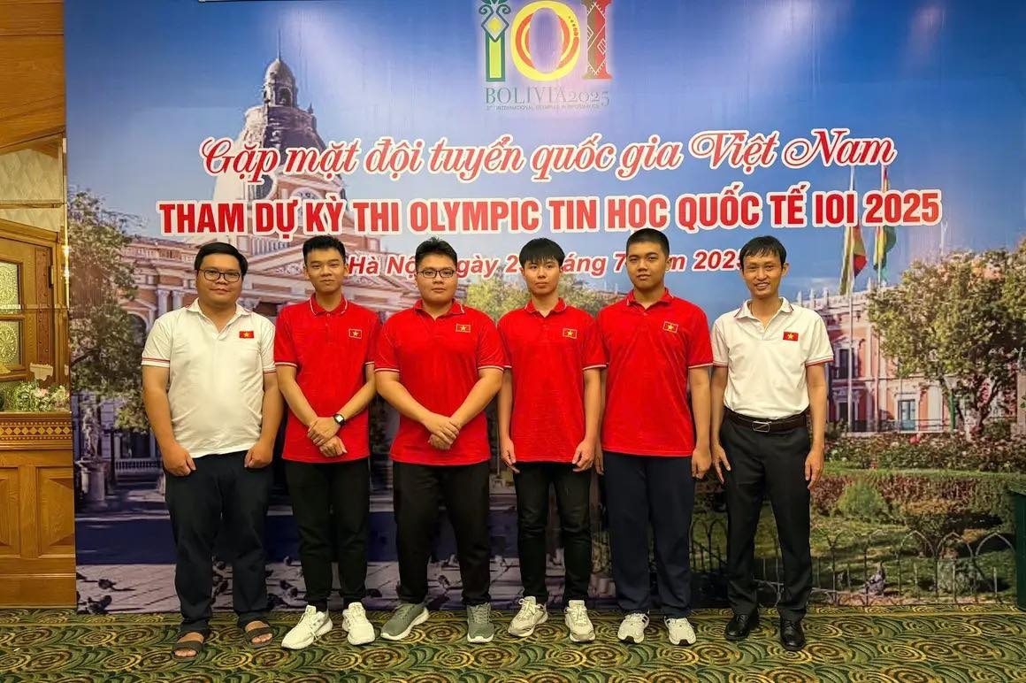4 hoc sinh Viet gianh huy chuong Olympic Tin hoc quoc te hinh anh