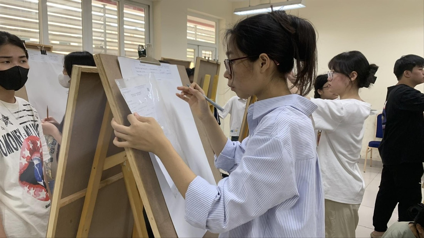 Noi lo nam hoc moi 2025-2026: Bai toan thieu giao vien hinh anh