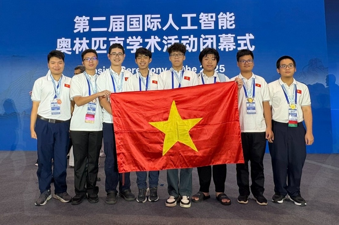 Viet Nam vao top 4 Olympic Tri tue nhan tao quoc te hinh anh
