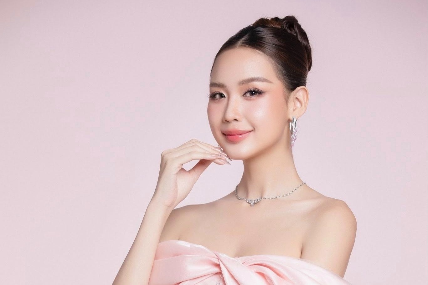 Hoa hau Le Nguyen Bao Ngoc vua duoc xet tot nghiep hinh anh