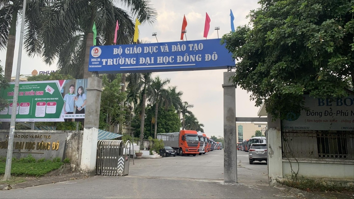 Truong dai hoc 'lay lat', bam noi thanh de ton tai hinh anh