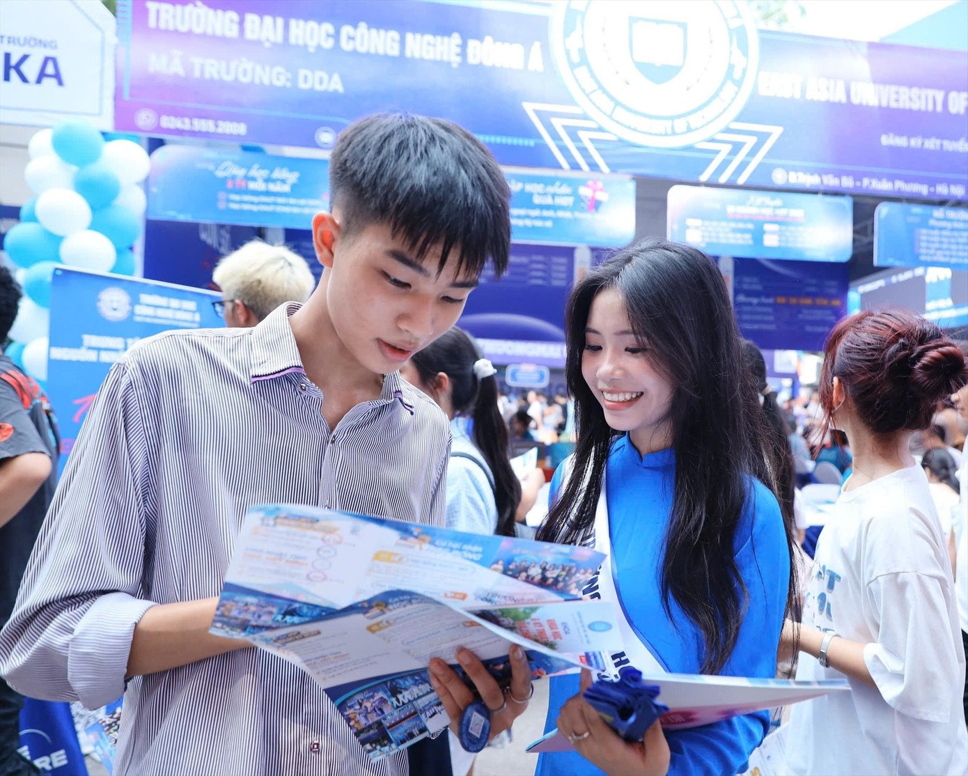 Tuyen sinh dai hoc 2025: Khi ao nhieu hon that hinh anh