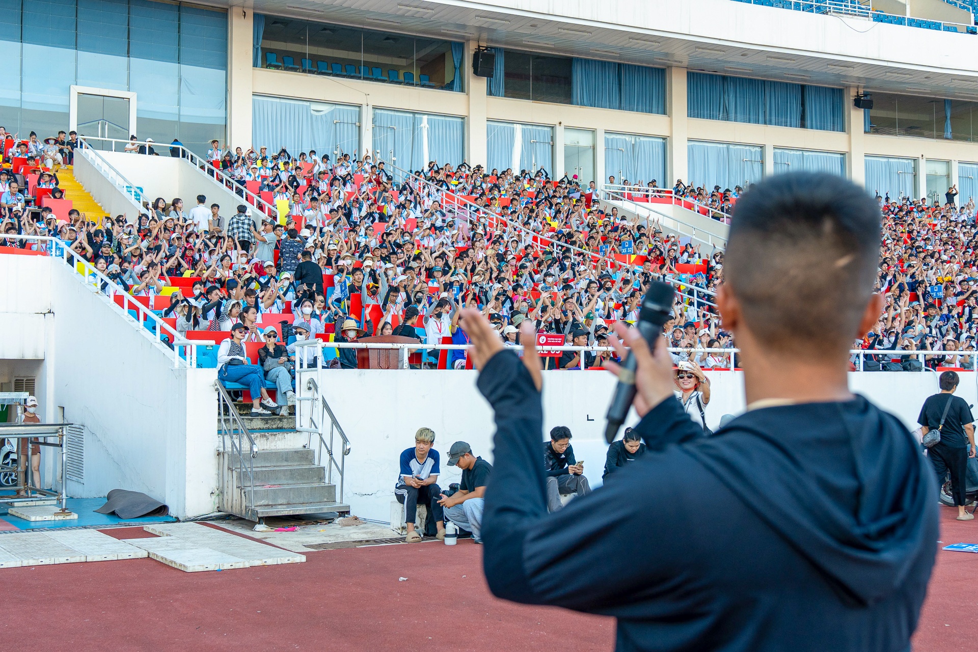 Them truong bi phan anh chua tra tien A80, hieu truong len tieng hinh anh