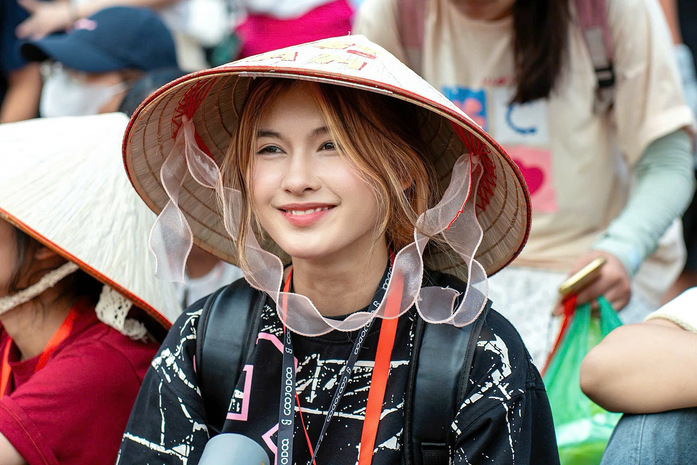 Day tu 4h sang moi ngay, vuot nang mua tap xep hinh A80 hinh anh