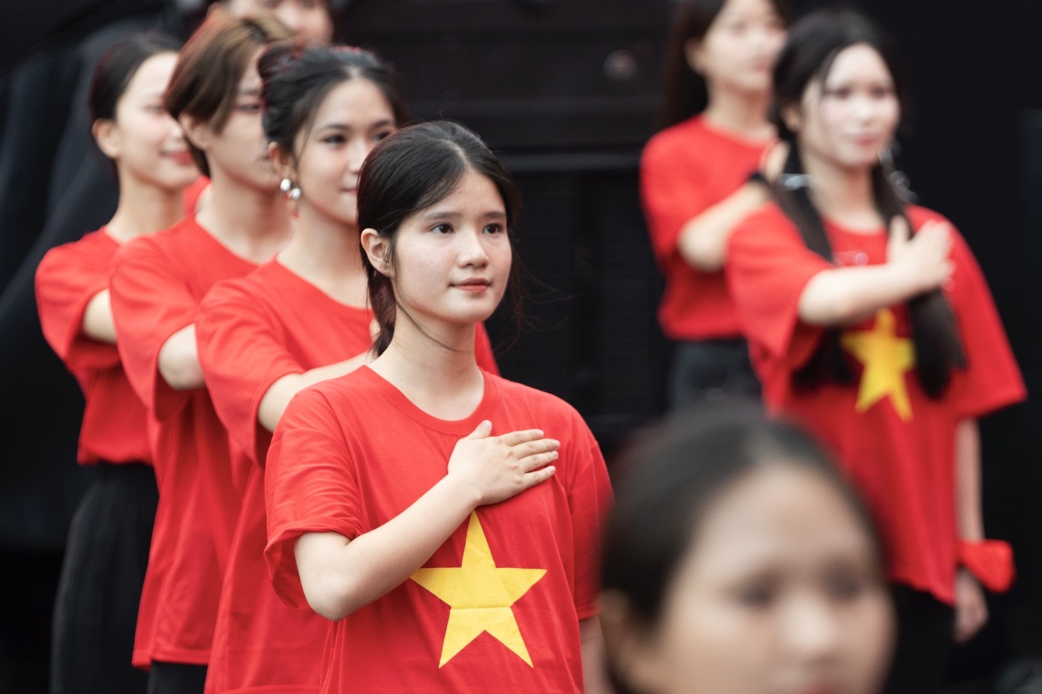 Hon 300 hoc sinh, sinh vien nhay flashmob mung Tet Doc lap hinh anh