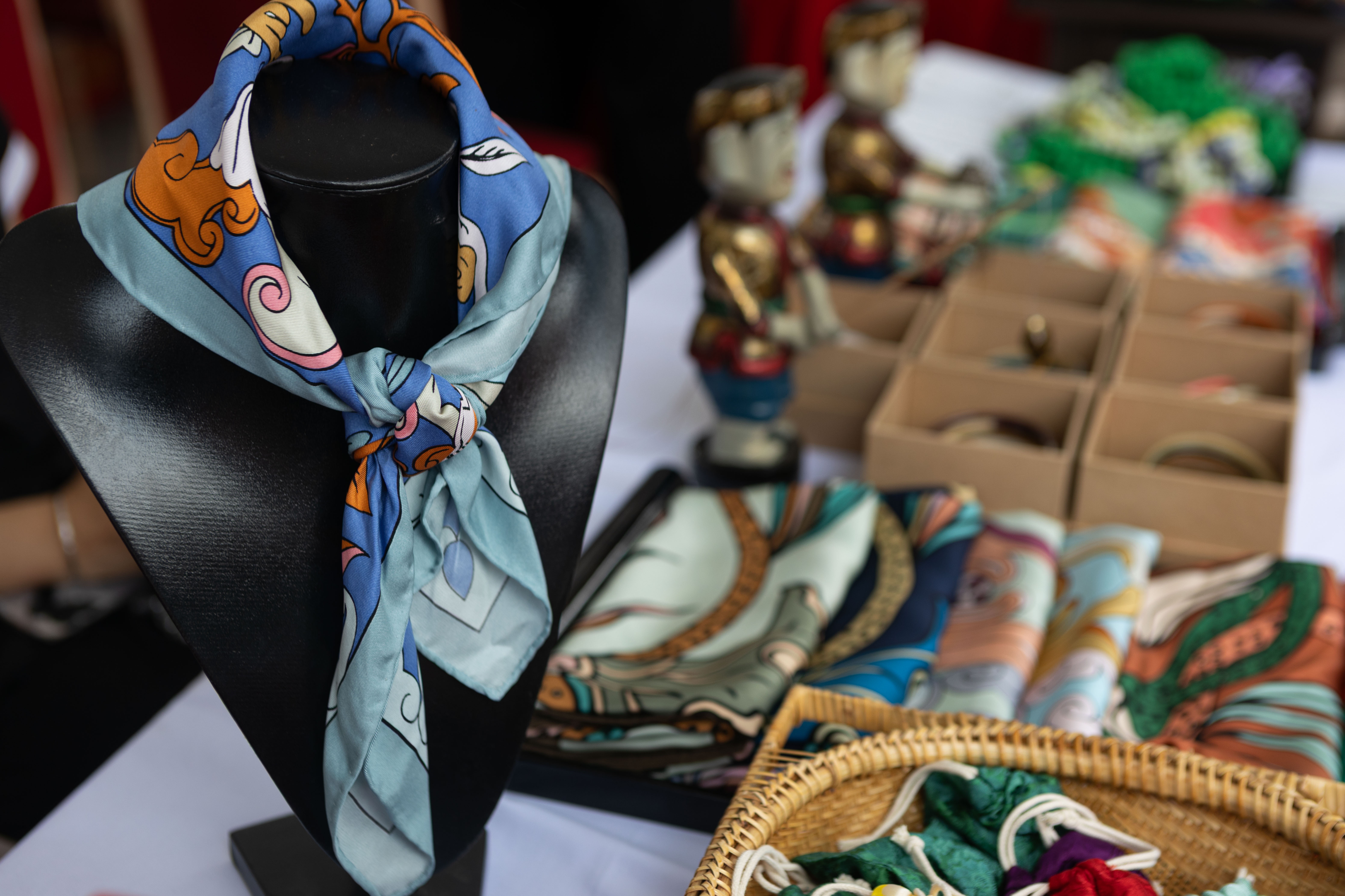 Nha sang lap 8X hoi sinh hoa van co tren lua Viet hinh anh