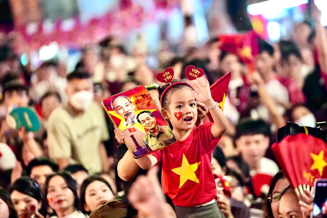 Nhung cach the hien tinh yeu nuoc cua nguoi Viet Nam hinh anh