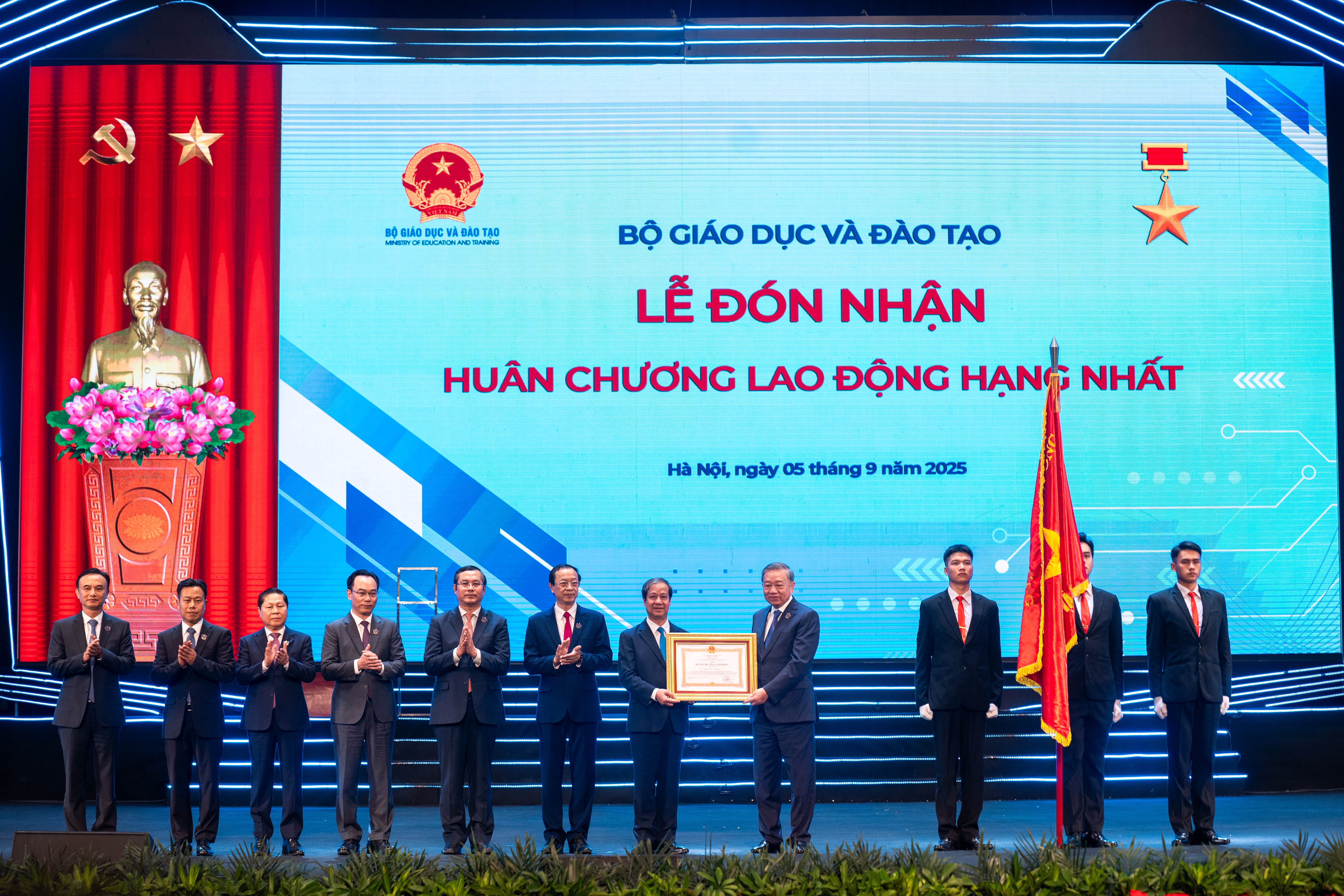 le khai giang dac biet anh 11