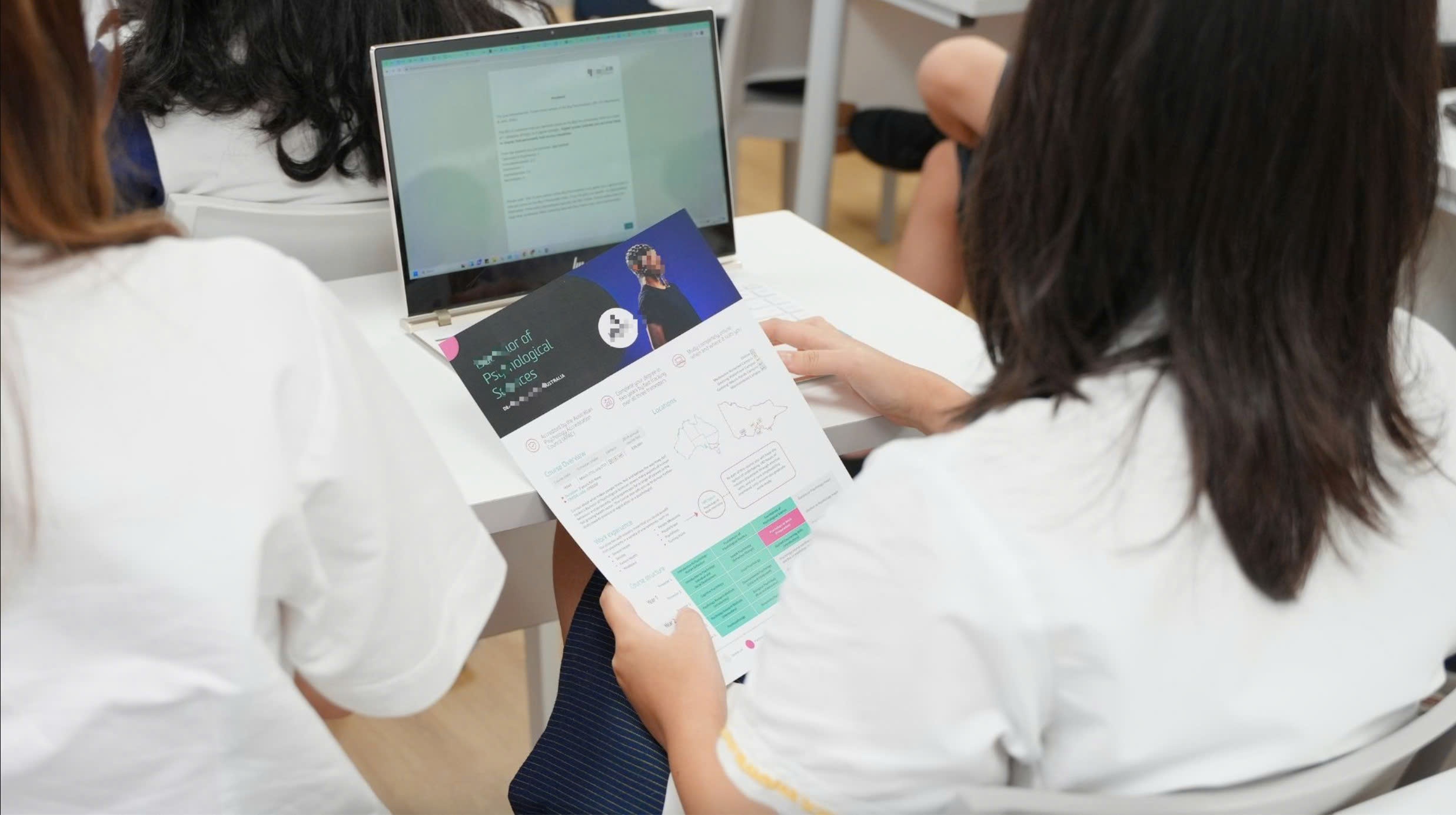 Dia phuong duoc phan quyen quan ly chung chi ngoai ngu quoc te hinh anh