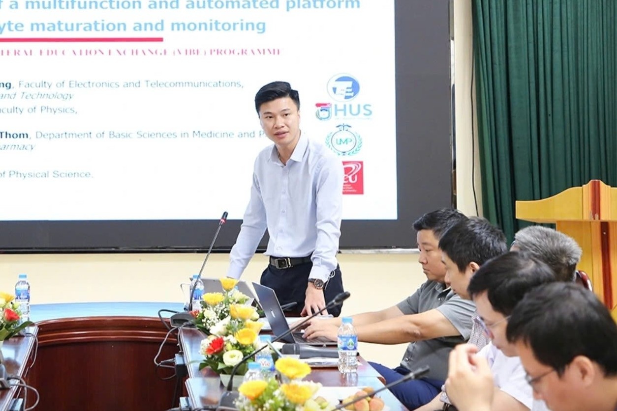 Hai ung vien pho giao su tre nhat la ai? hinh anh
