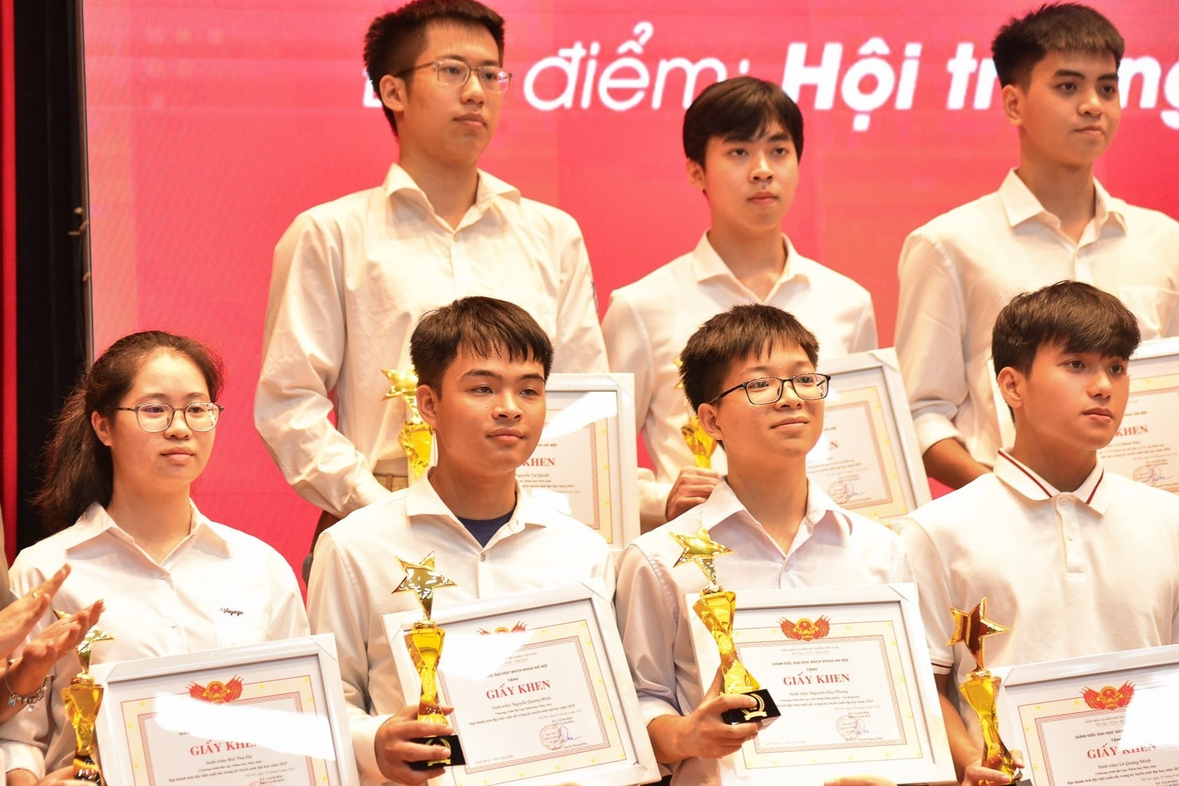 Man gioi thieu tan sinh vien Bach khoa Ha Noi gay chu y hinh anh