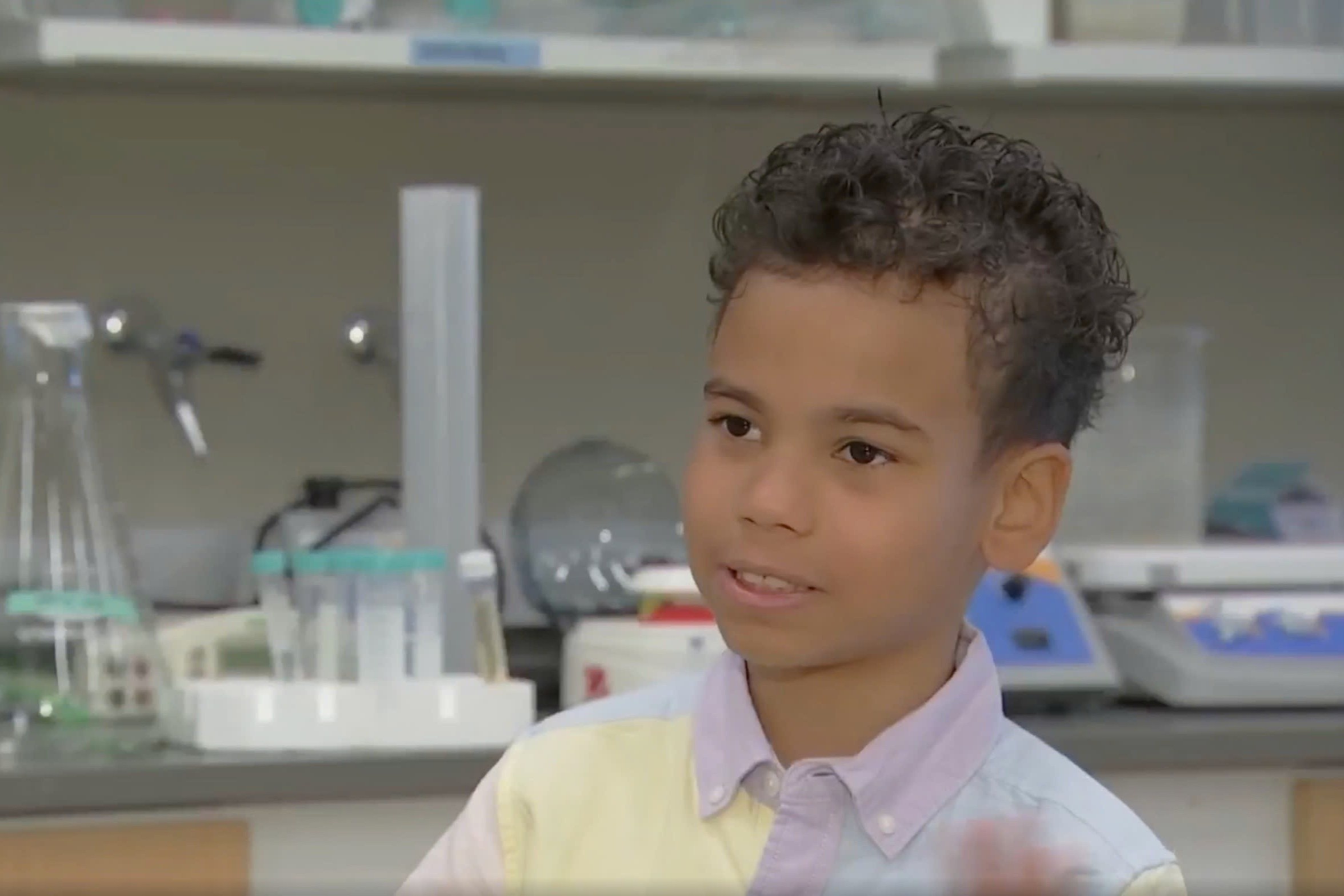 Than dong 9 tuoi vao dai hoc hinh anh