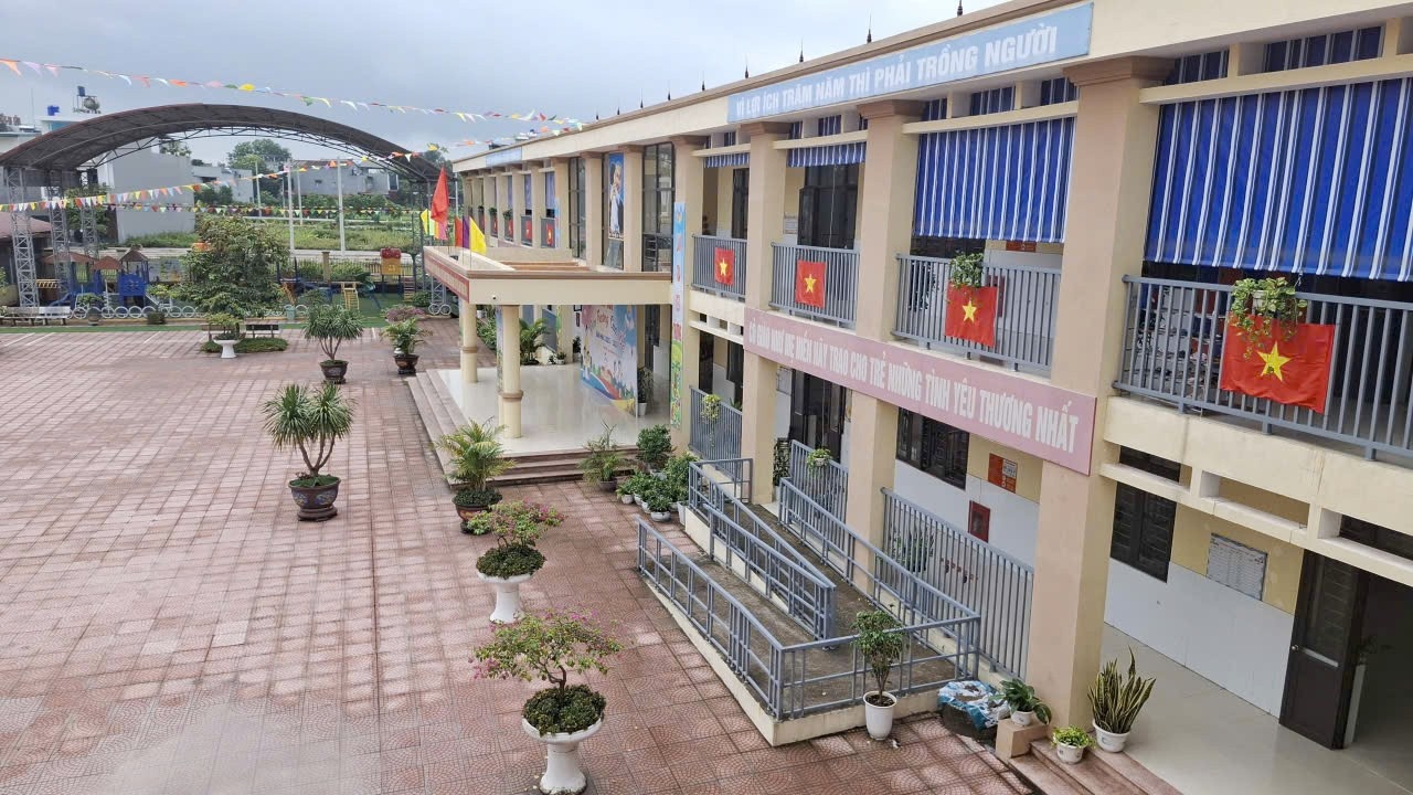 Bac Ninh yeu cau van dong phu huynh dua tre den hoc o truong moi hinh anh