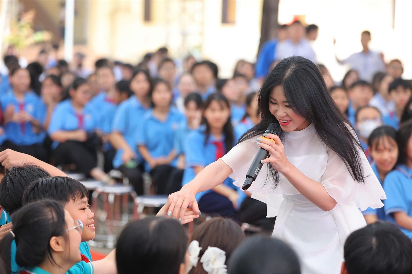 Ban khoan kinh phi khi moi nghe si, chuyen gia tham gia day hoc hinh anh