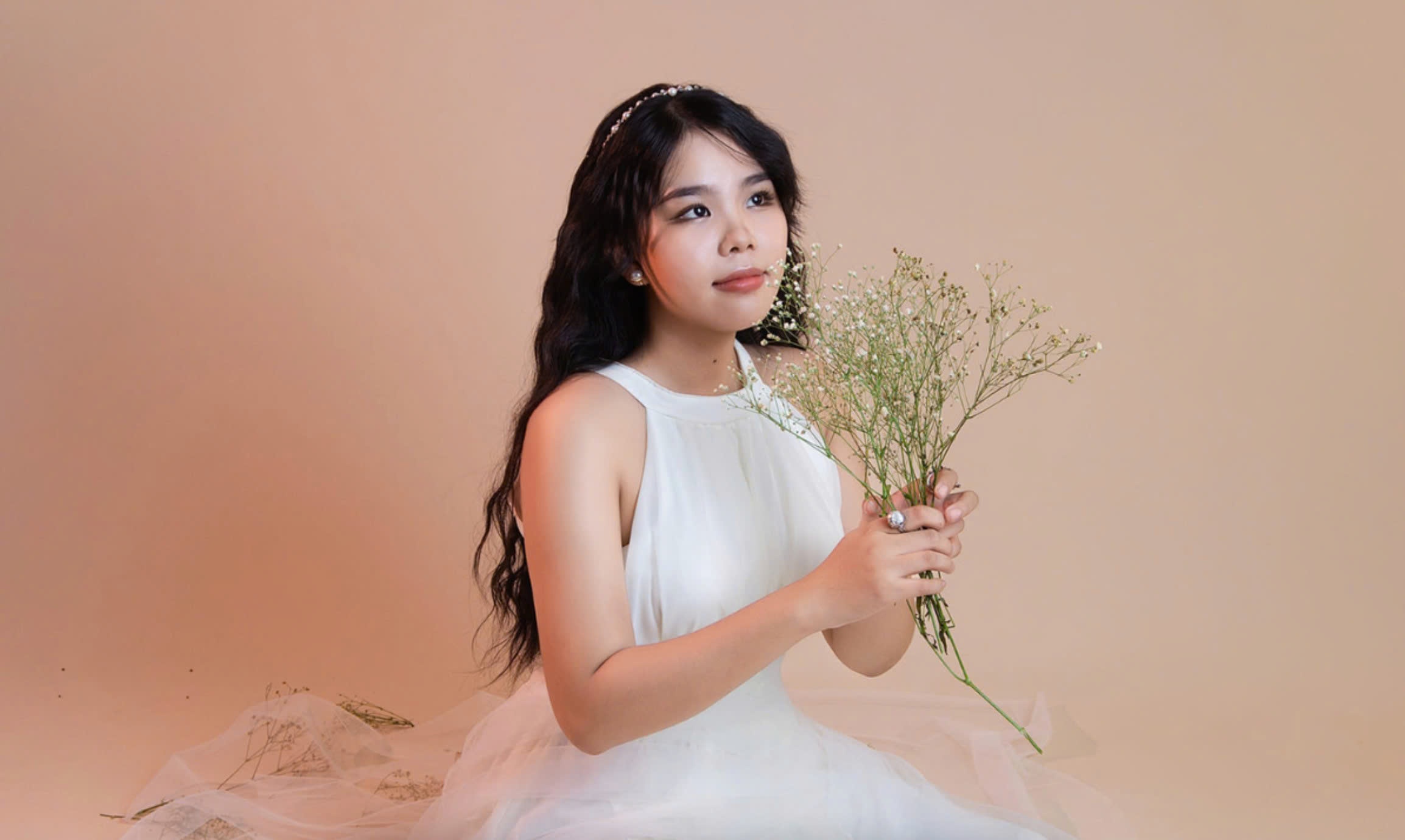 22 tuoi tro lai lop 6, co gai khien nhieu nguoi xuc dong hinh anh