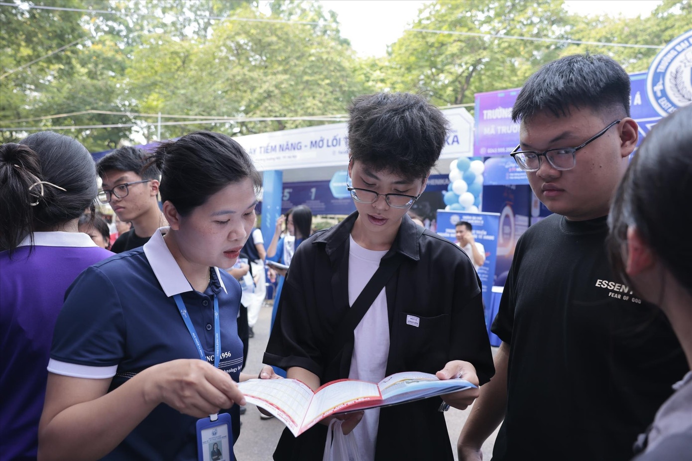 Dang sau su tang truong ‘nong’ dao tao nganh y hinh anh