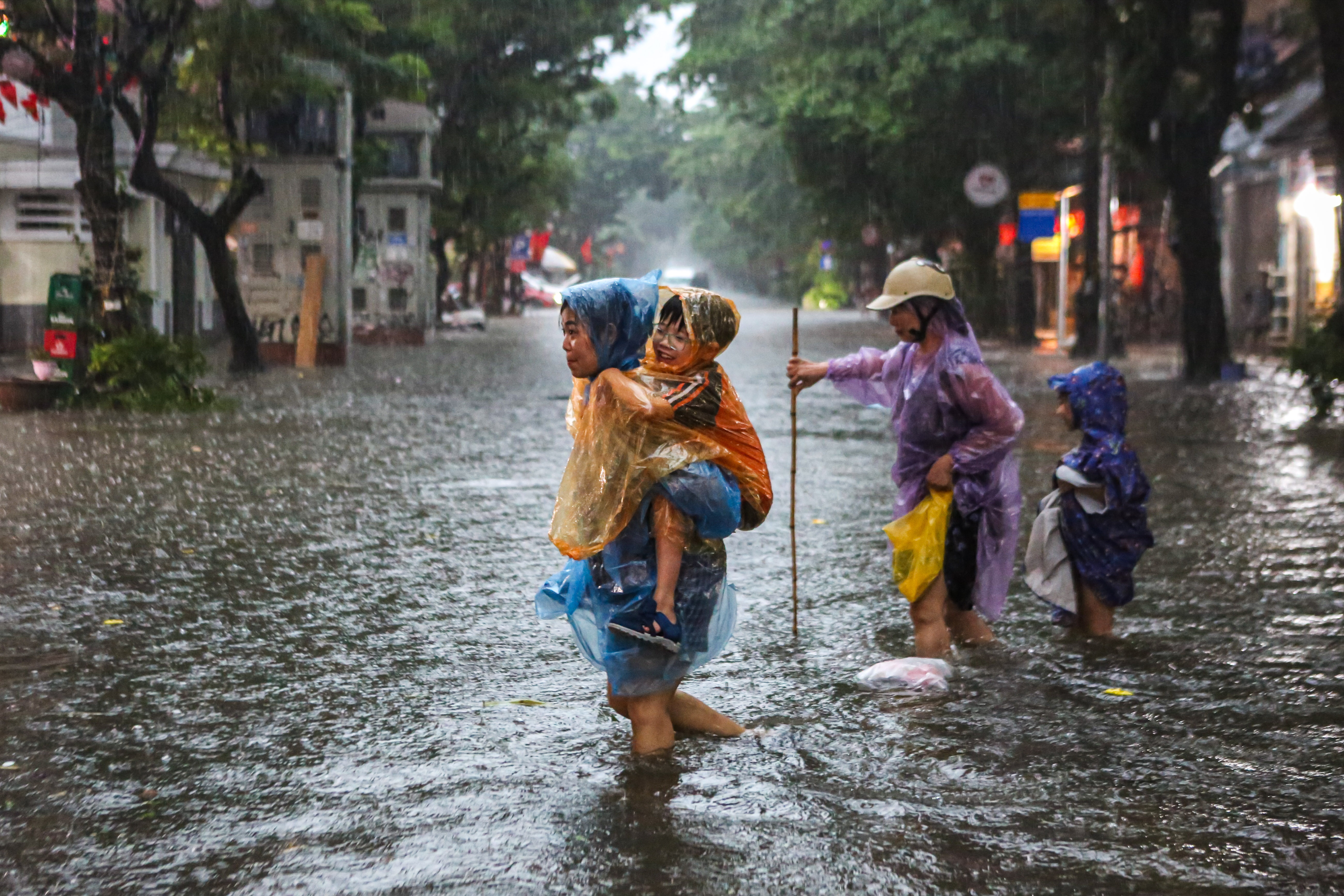 Ha Noi ra thong bao moi ve viec nghi hoc tranh bao Matmo hinh anh
