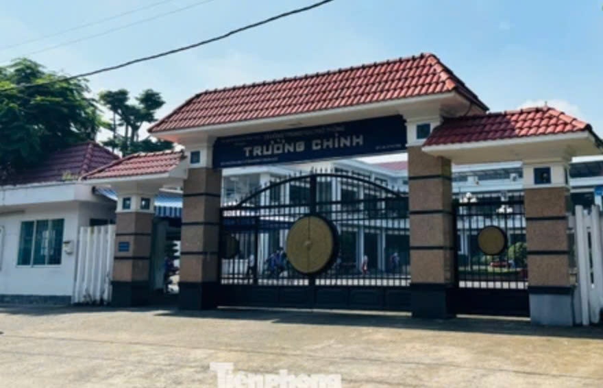 Mat dien thoai, giao vien yeu cau ca lop viet 'nguoi nghi ngo' hinh anh