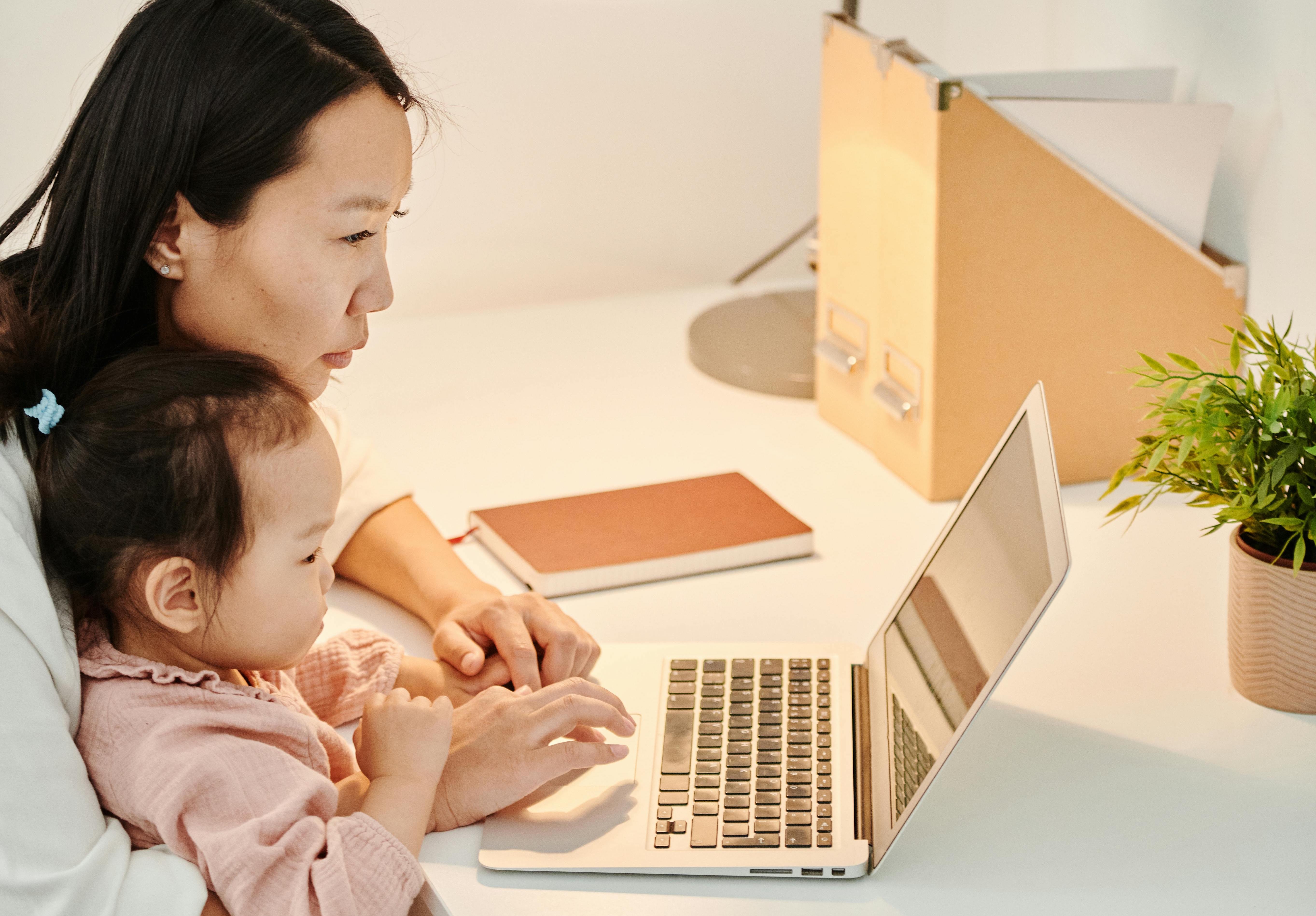 Cho con hoc tieng Anh tu 1-2 tuoi de lam gi? hinh anh