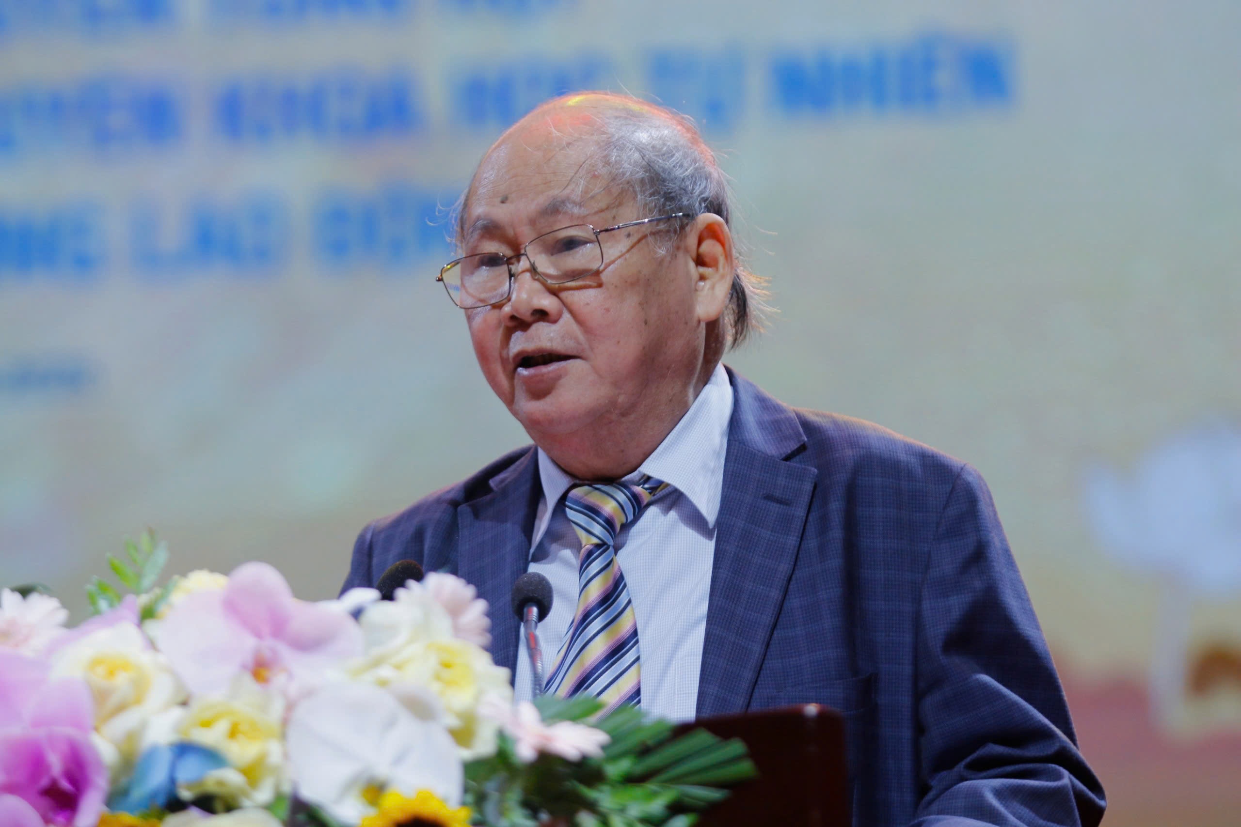 Truong chuyen 'ngheo' co thanh tich dung dau Viet Nam hinh anh