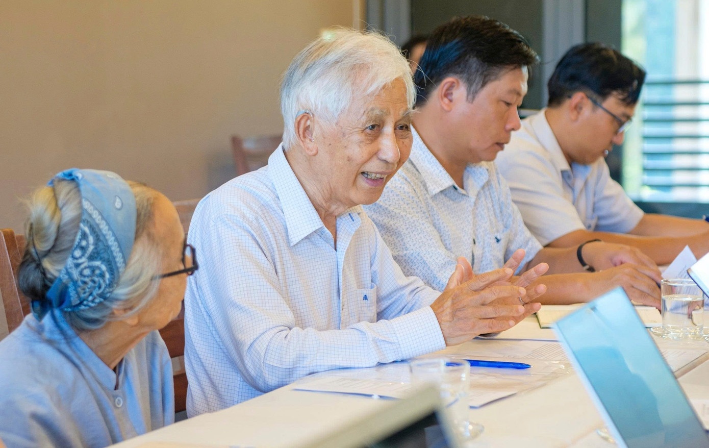 Chuyen tu vo chong vi giao su 'gieo mam' khoa hoc hinh anh