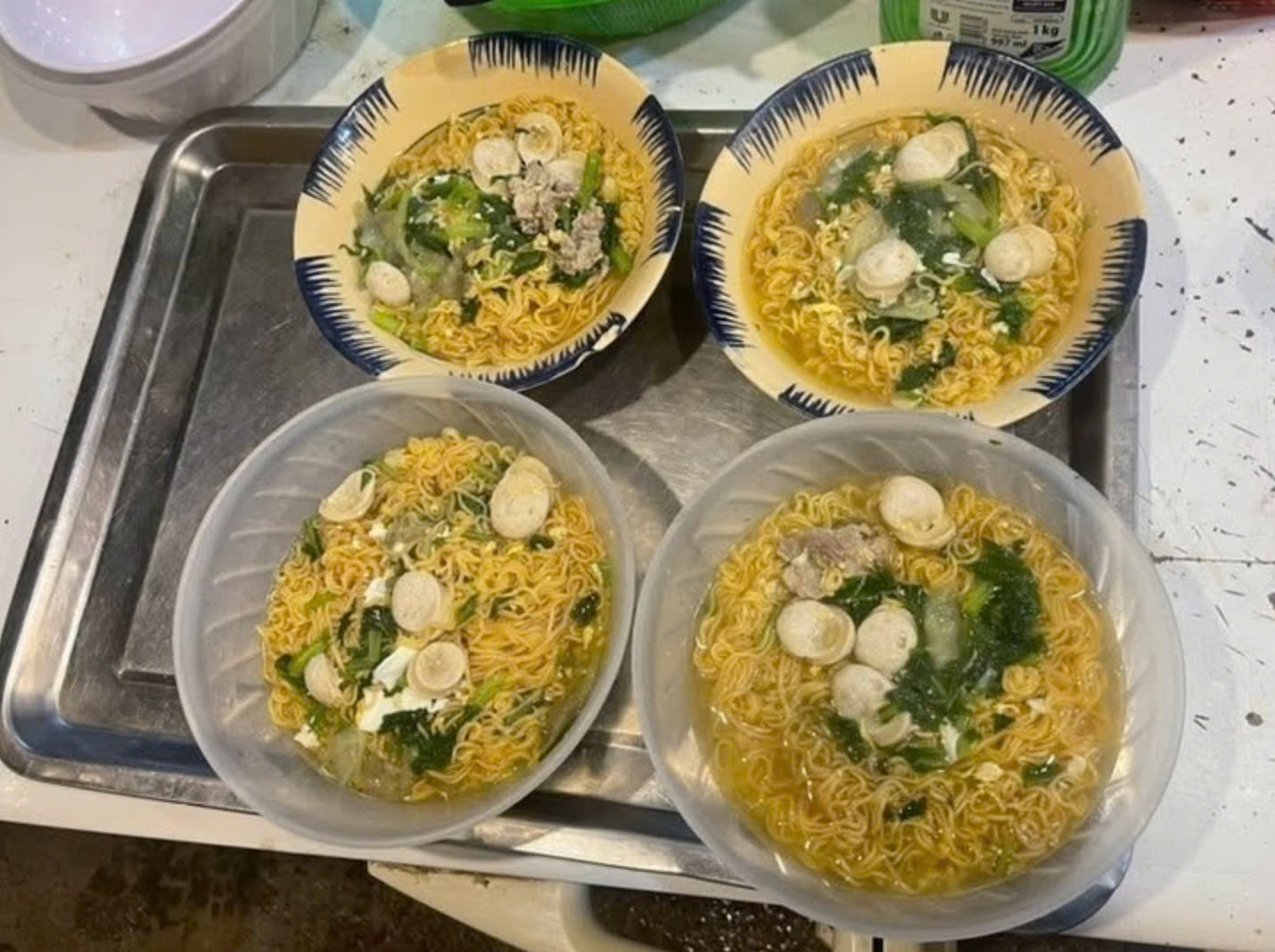 Chu quan an o Thai Nguyen ho tro sinh vien sac dien, an uong mien phi hinh anh