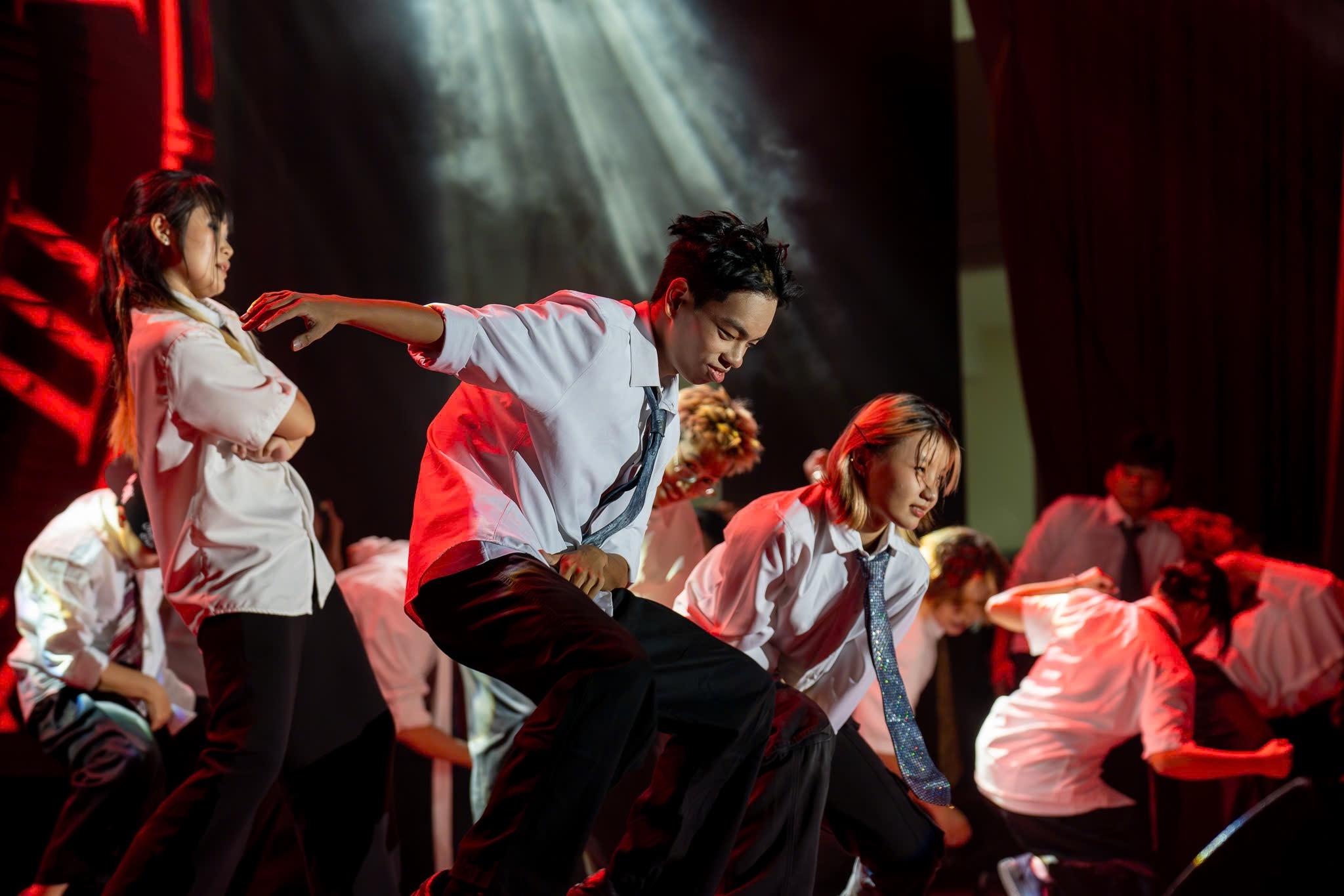 dem kich bao chi anh 18
