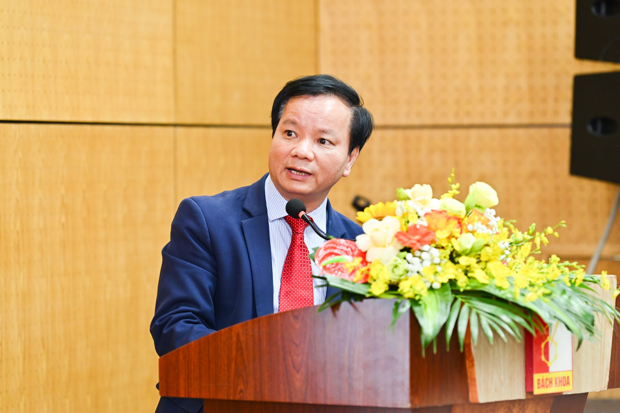 Dai hoc Bach khoa Ha Noi chi ra 3 nhom nhan tai muon chieu mo hinh anh