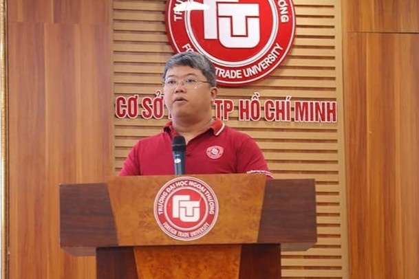 Tan giao su tre nhat Viet Nam 39 tuoi hinh anh