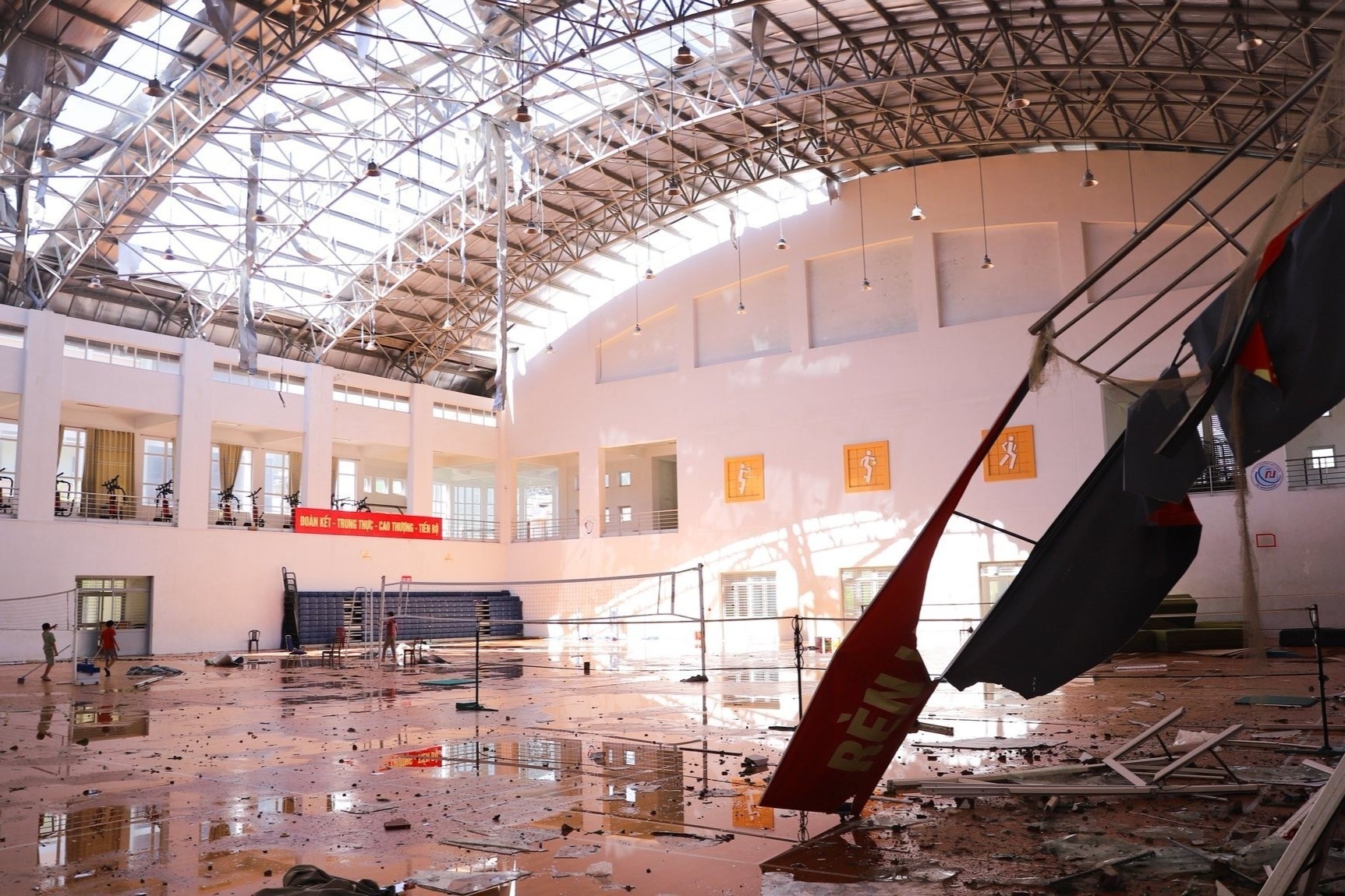 Khong nhan ra truong hoc sau bao Kalmaegi hinh anh