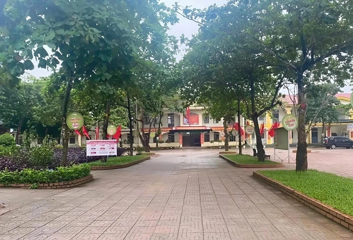 Nu sinh nhap vien vi bi ban nam cung lop danh lien tiep vao dau hinh anh