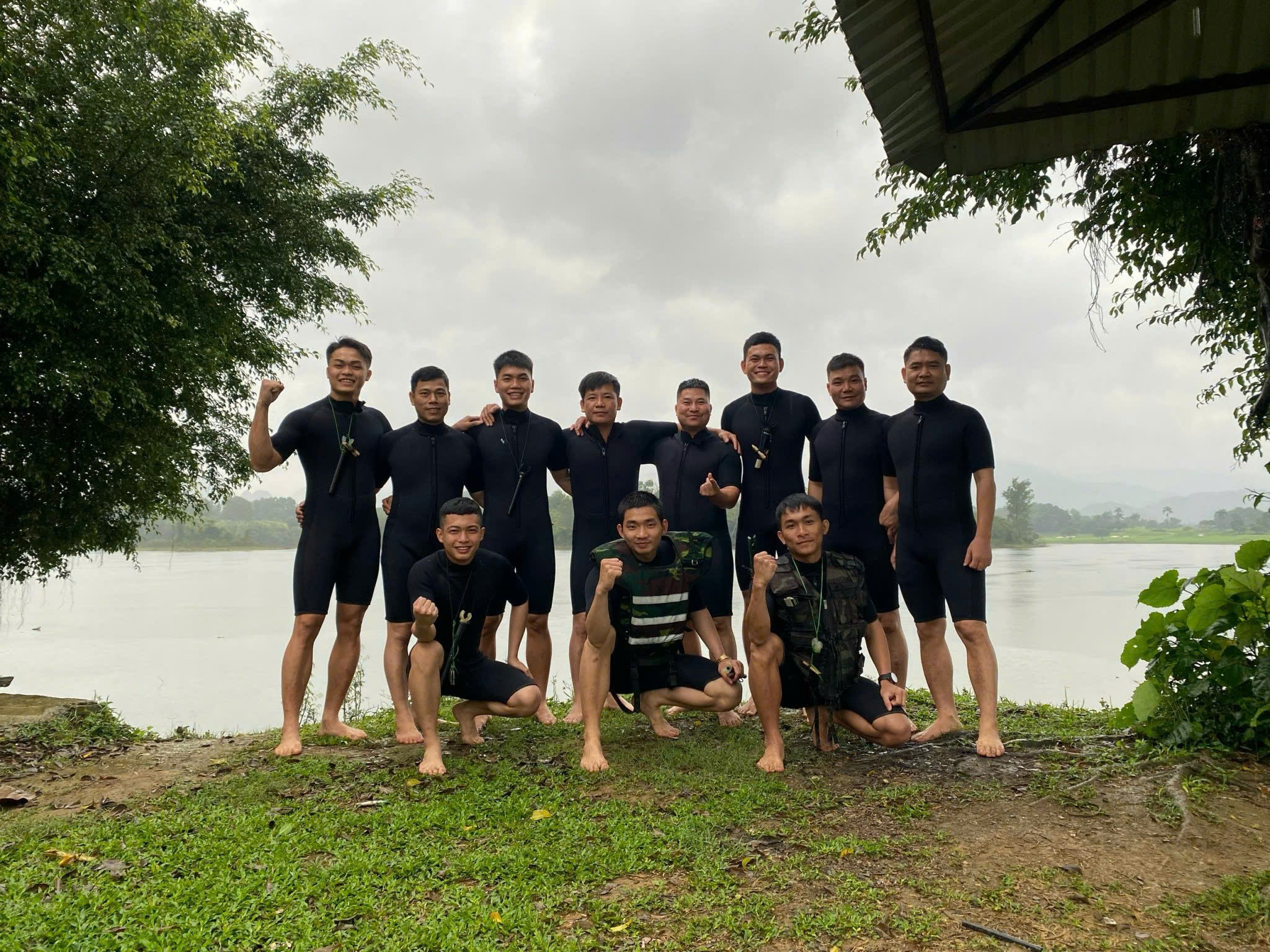 thu khoa dac cong nuoc,  Vu Xuan Cuong, truong si quan dac cong anh 1