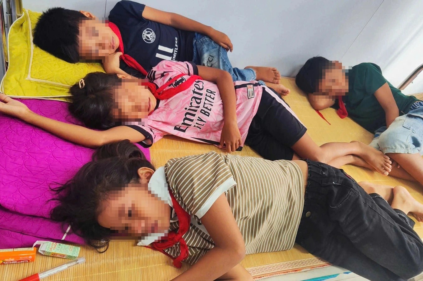 Chuyen ho so vu 40 hoc sinh ngo doc len UBND tinh Quang Tri xu ly hinh anh