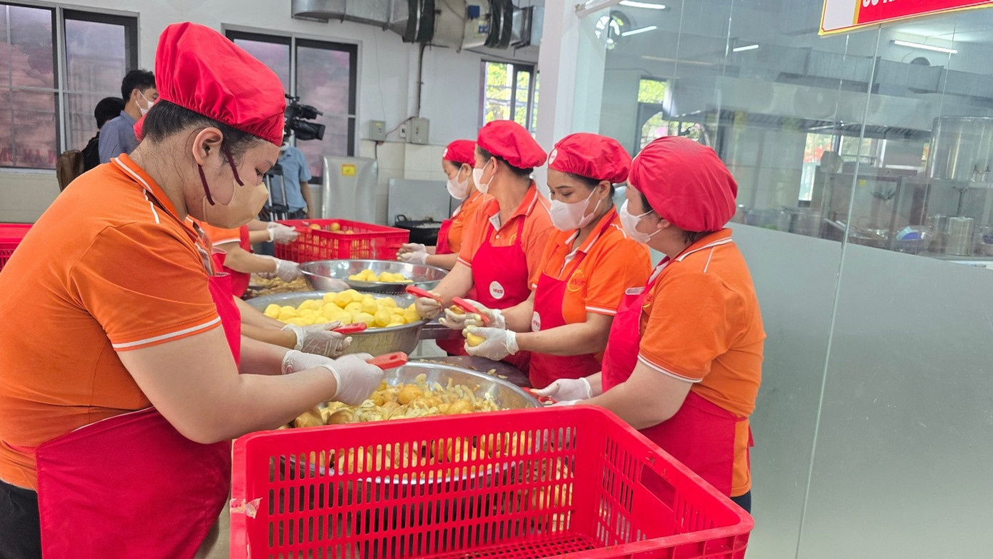 Ha Noi siet chat quan ly bua an ban tru hinh anh