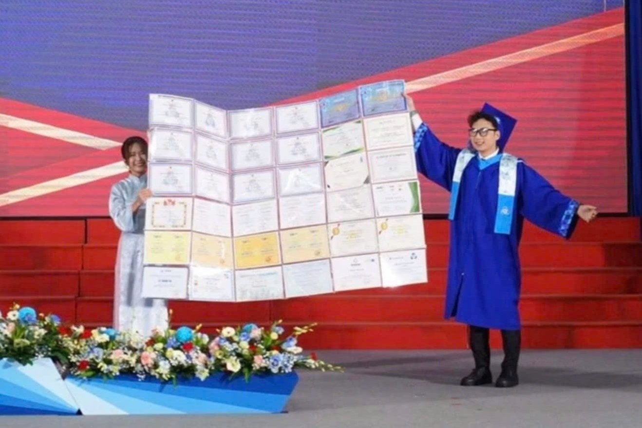 'Kho bau' cua thu khoa Bach khoa TP.HCM gay sot tai le tot nghiep hinh anh