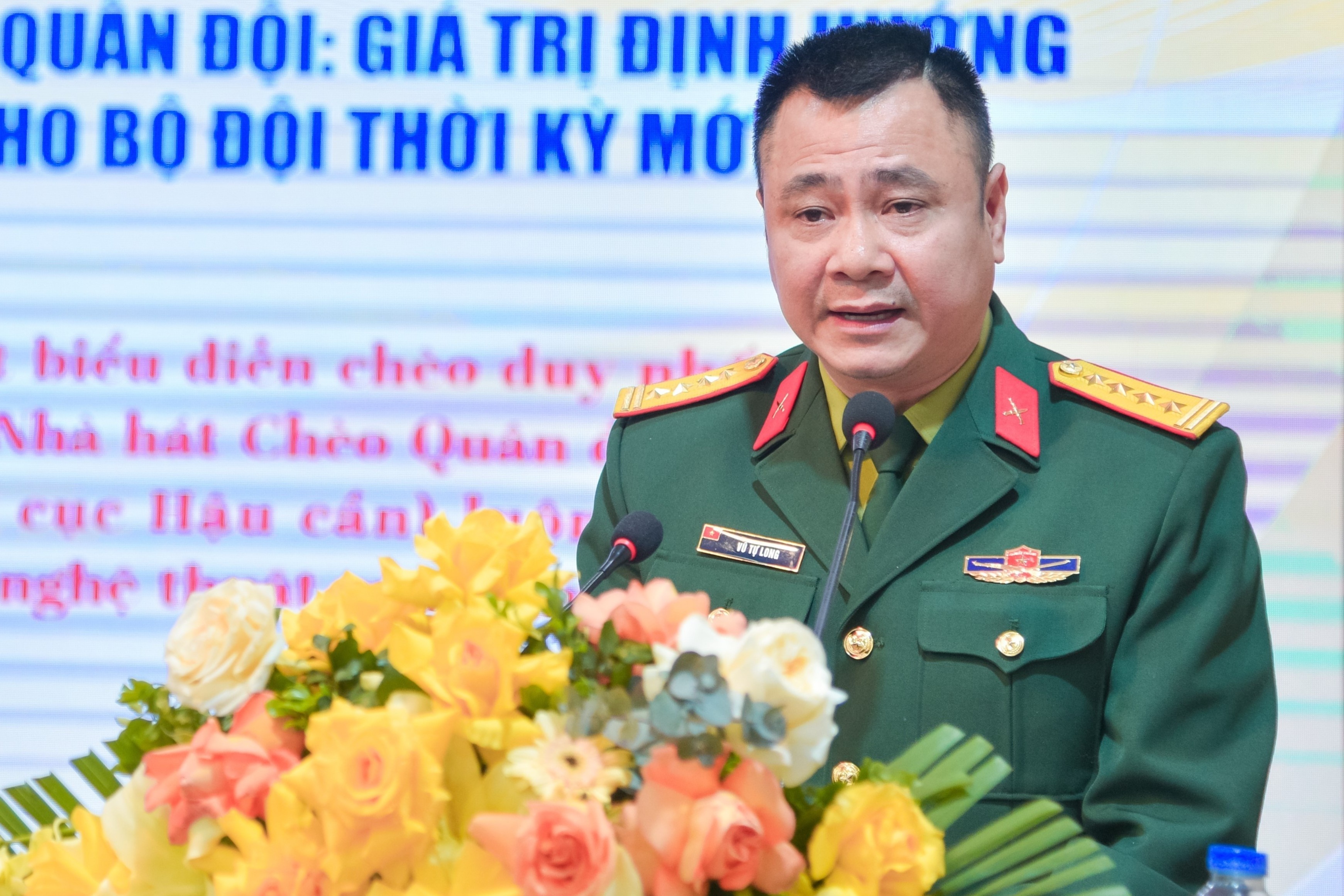 nghe si Tu Long anh 1