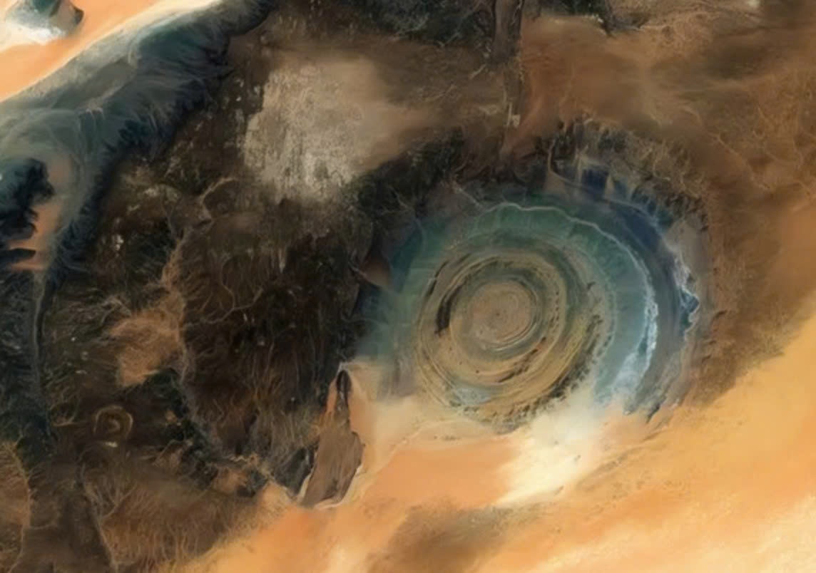 Kham pha bi an mat cua Sahara: Cau truc ky vi giua bien cat menh mong hinh anh