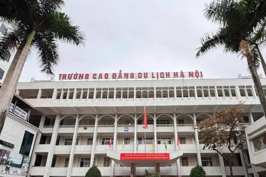 Hieu truong bi bat, sinh vien truong van chua nhan het tien A80 hinh anh