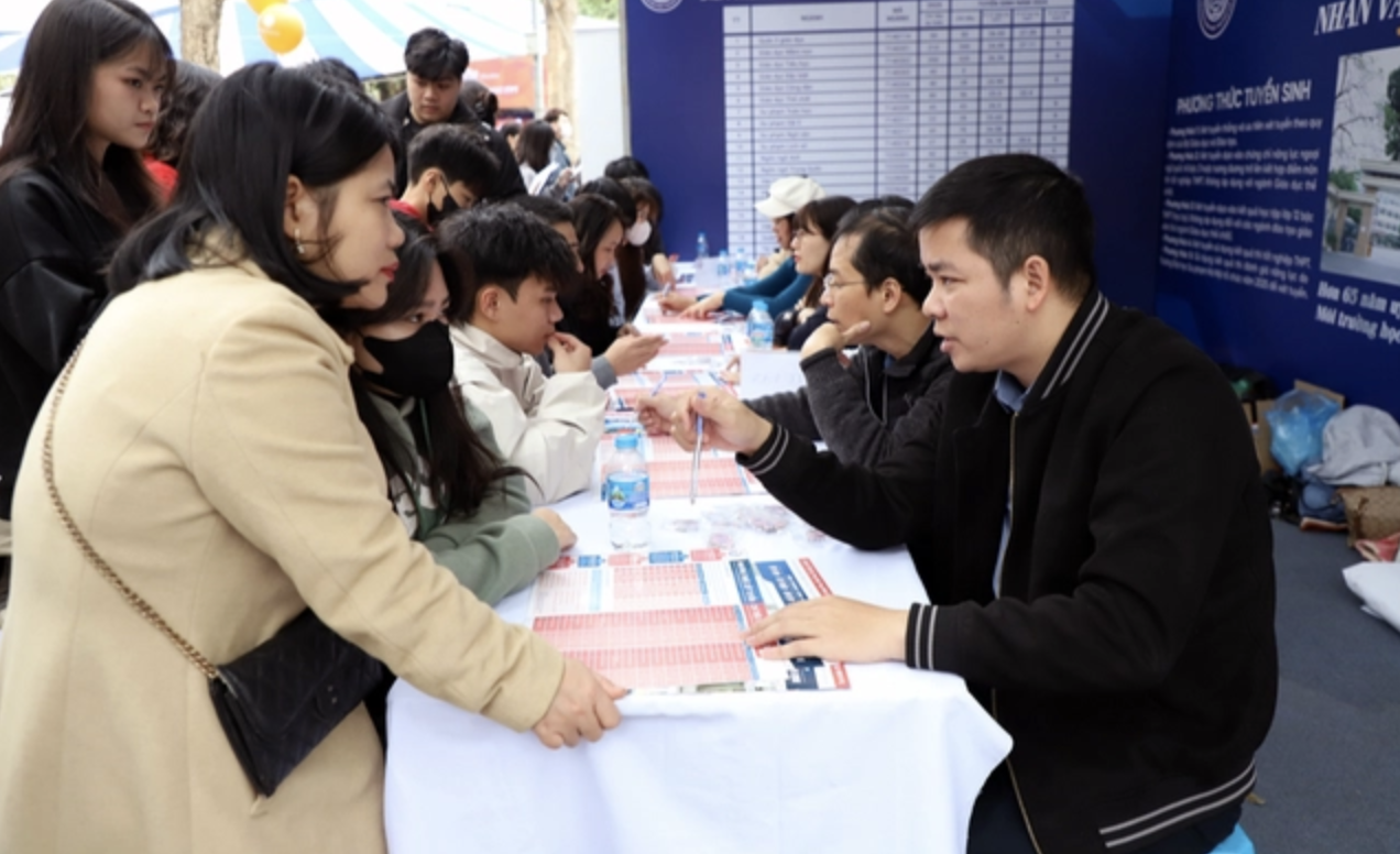 Tuyen sinh 2026 anh 1