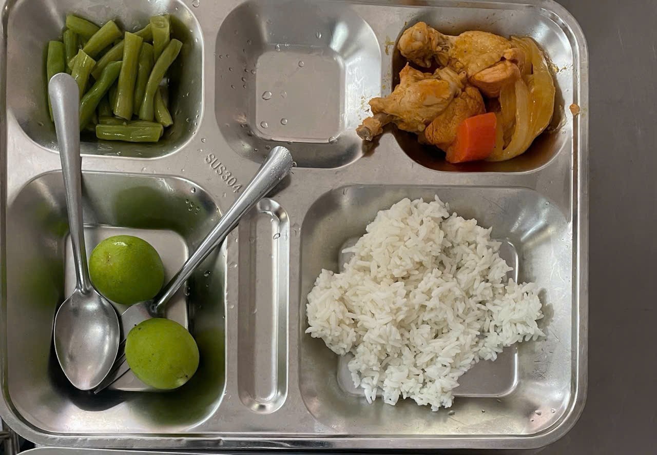 Truong THPT Trung Vuong len tieng ve 'suat an ban tru it oi’ hinh anh