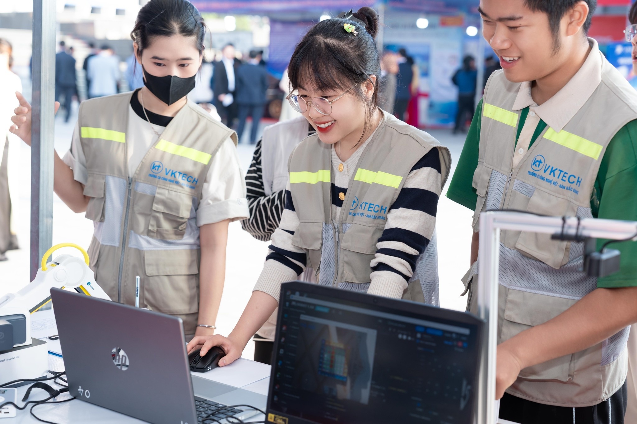 Muc phu cap uu dai moi cho giao vien truong nghe hinh anh