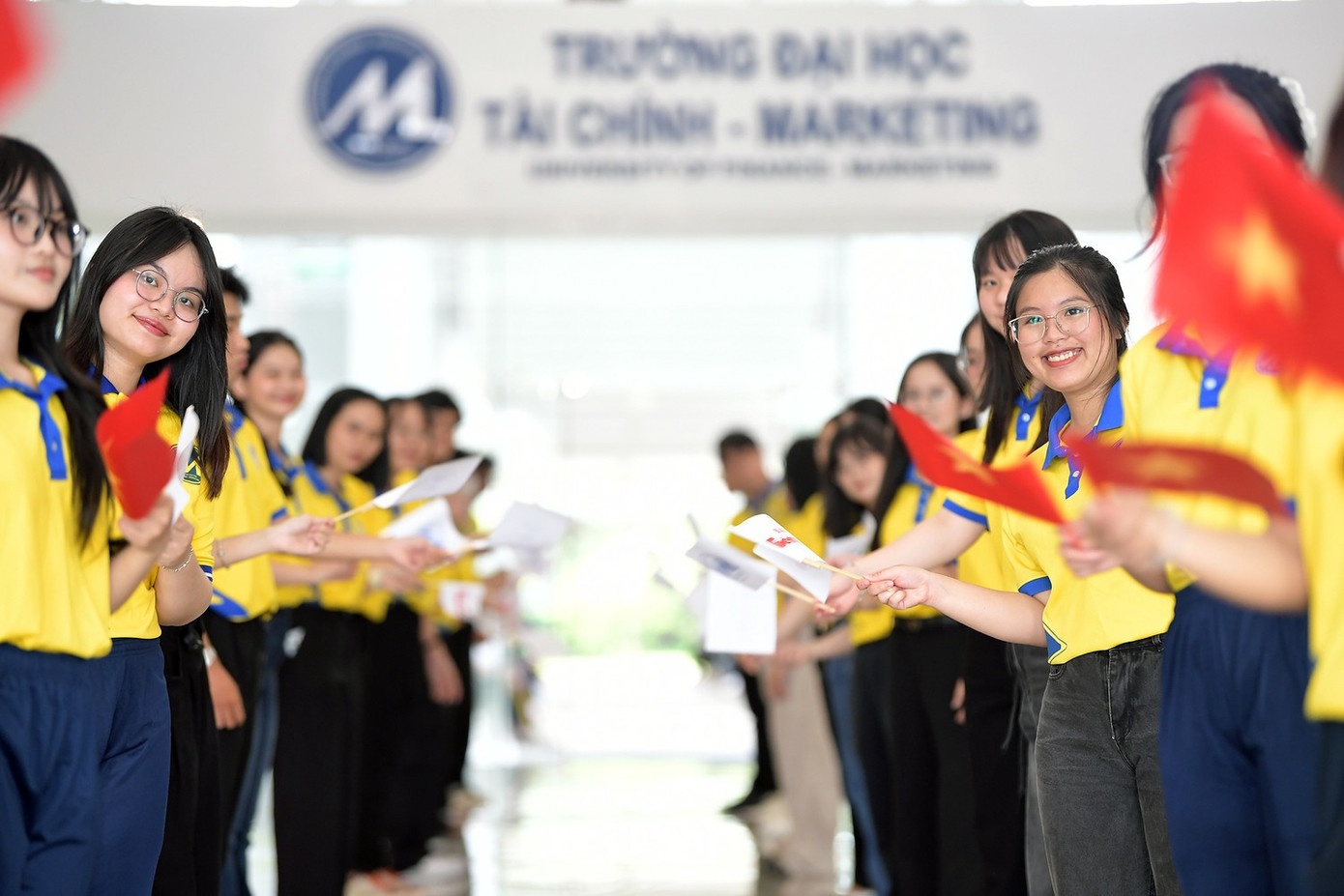 Chinh phu quyet dinh sap nhap hai truong dai hoc nganh tai chinh hinh anh