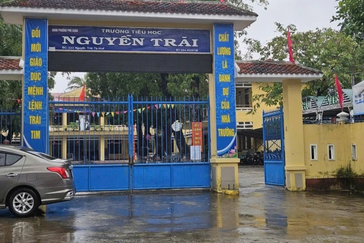 15 hoc sinh tieu hoc o Hue non oi, dau bung khi an trua ban tru hinh anh