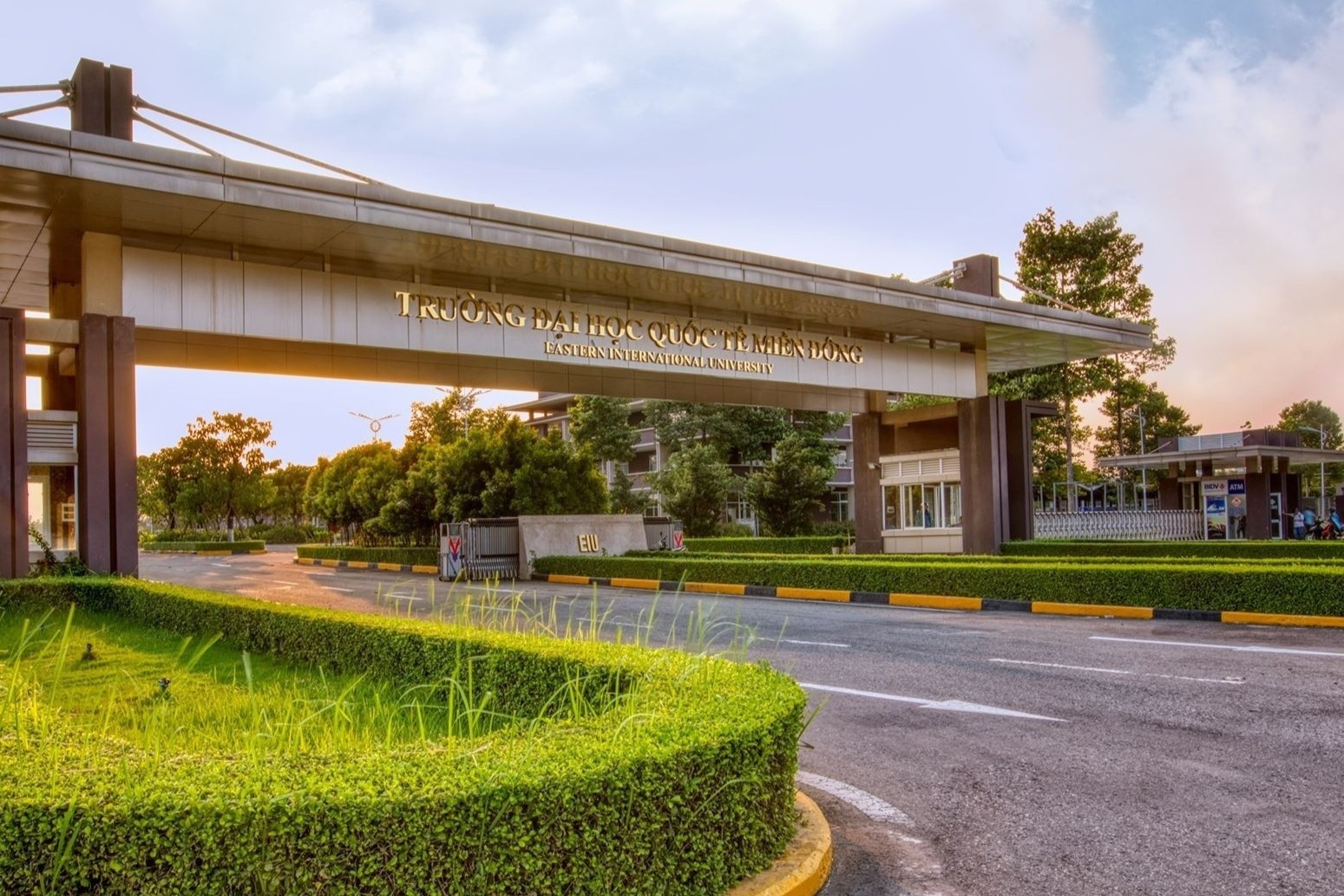 Viet Nam co bao nhieu truong dai hoc mang ten 'quoc gia', 'quoc te'? hinh anh