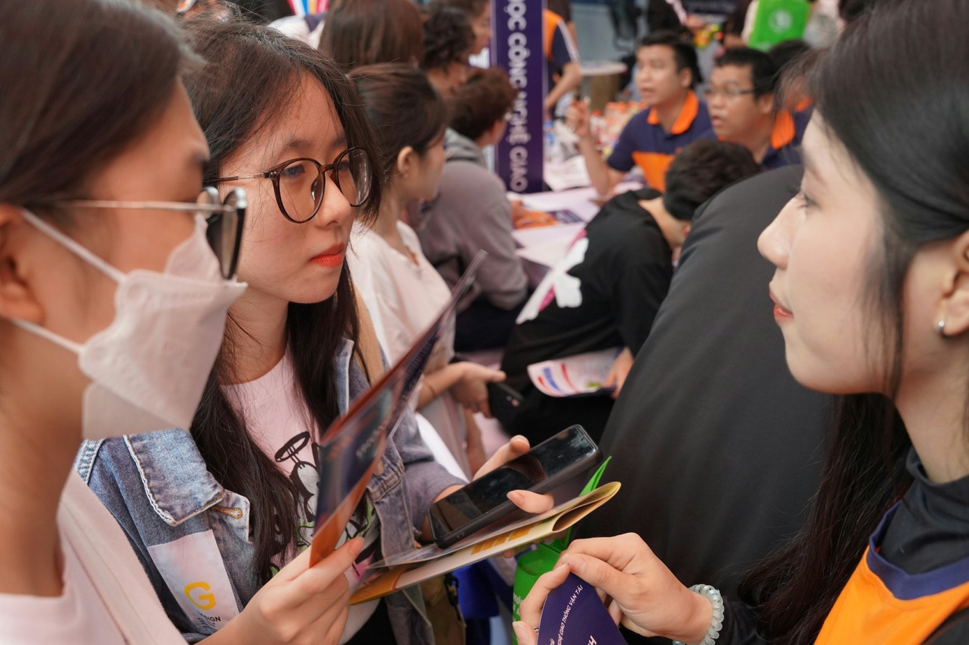 Het thoi truong quoc te tu xung hinh anh