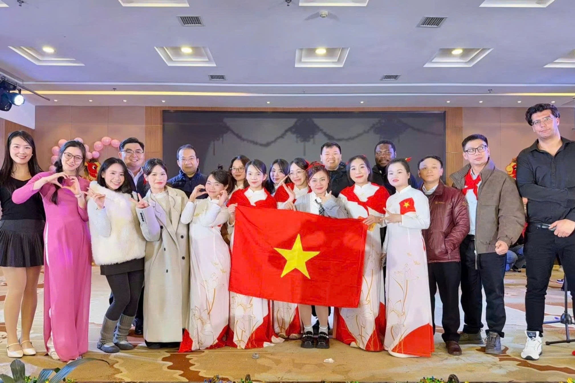 Du hoc sinh Viet tren the gioi han hoan don nam moi 2026 hinh anh