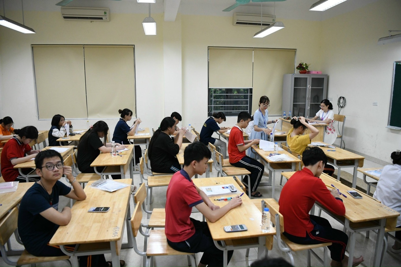 Giam ap luc thi lop 10: Can sua quy che tuyen sinh va phan luong hinh anh